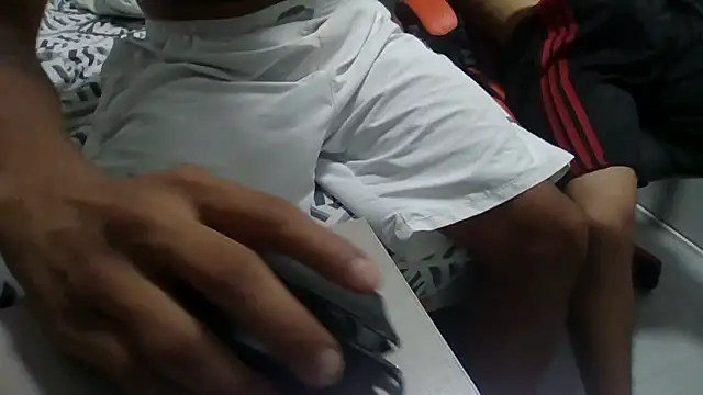 JUNINHOLEKEJR live sex cam