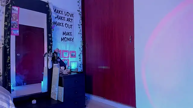 little_kayla_'s cam snapshot