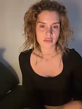 EmiliaCatalina's cam snapshot