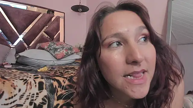 Juliette_Leroyy's cam snapshot