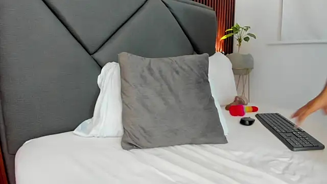 molly_lovee_'s cam snapshot