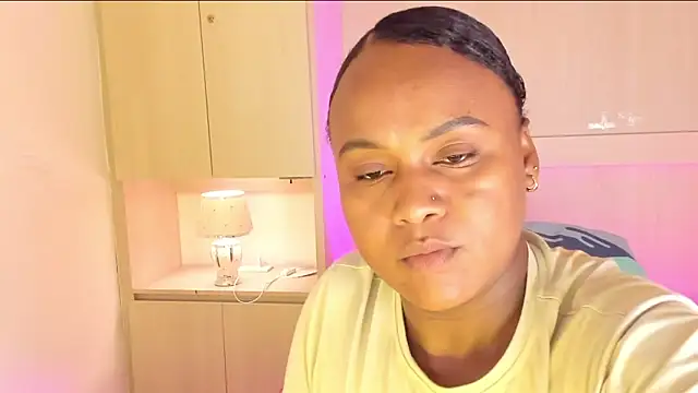 EmilyyStuart's cam snapshot