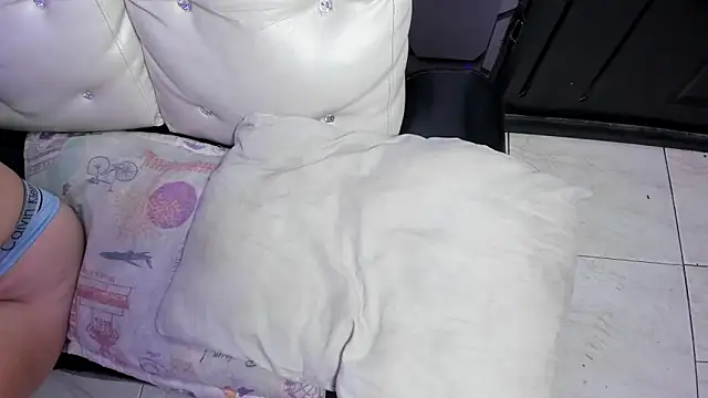 Blow2job-Lat's cam snapshot