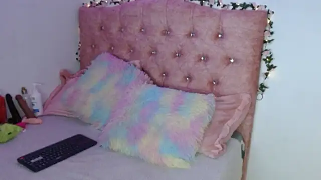 SeleneMore's cam snapshot