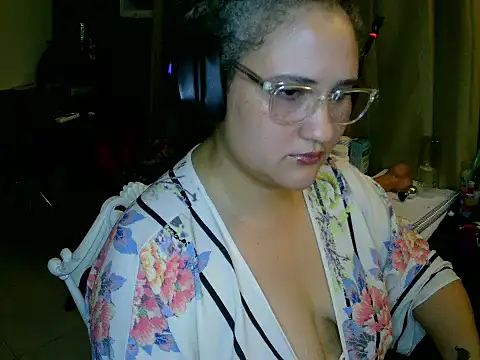 lolalicious_7583's cam snapshot