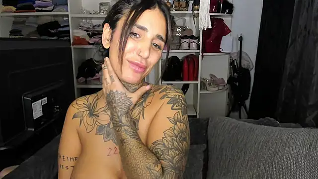 Tyraride live sex cam