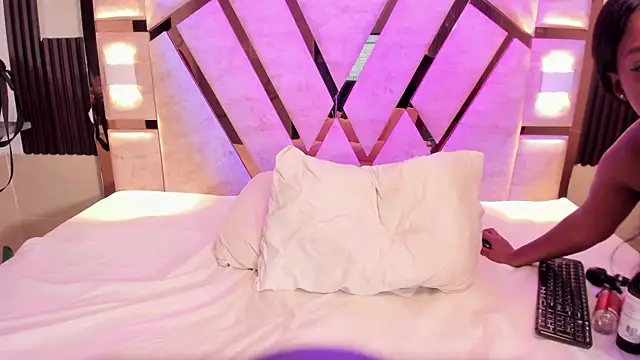 Athenea_Mills's cam snapshot