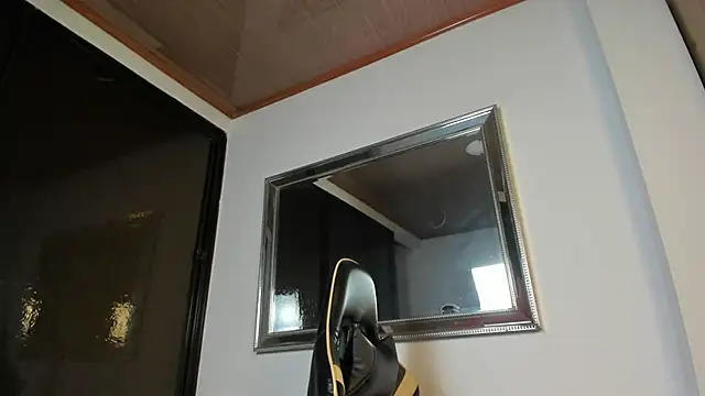 julian_wallace's cam snapshot