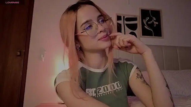 Roxxy_mora live sex cam