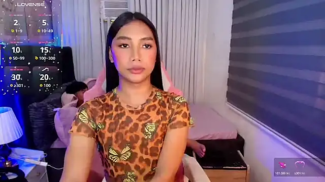 fuckingnaughtyjade live sex cam