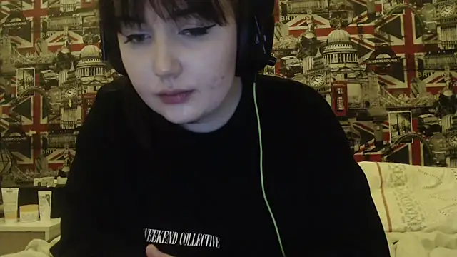 Lynylou's cam snapshot