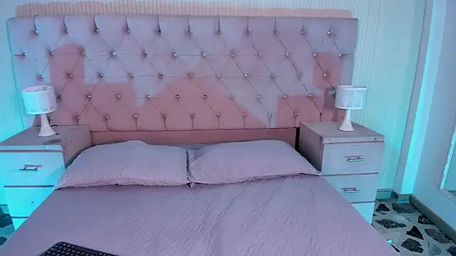 VictoriaMonroee_ live sex cam