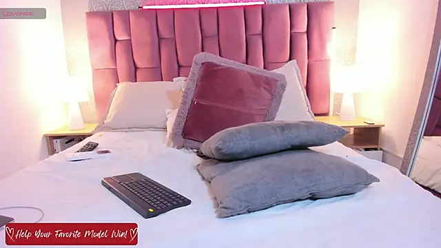 AbellaFox_'s cam snapshot