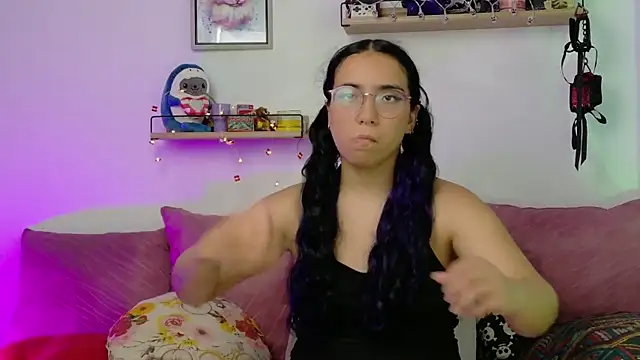 LucyDerby live sex cam