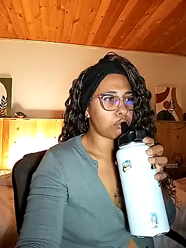 IVONNE_COLLINS33's cam snapshot