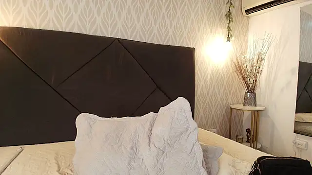 julieta_aguilar1 live sex cam