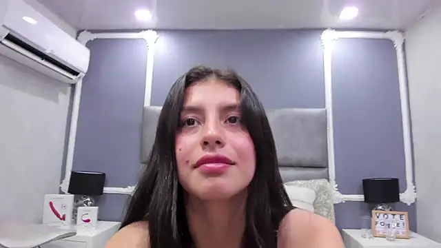 MadelineBeckert live sex cam