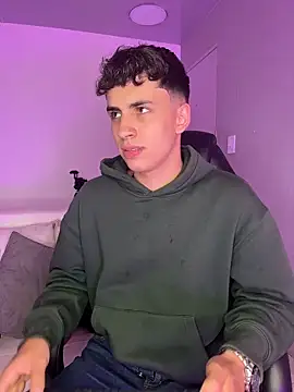 AdrianRinaldi live sex cam