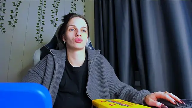 KarlaSim live sex cam