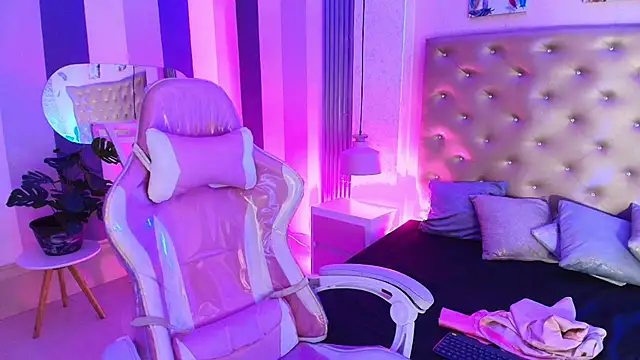 ThanishaGill's cam snapshot