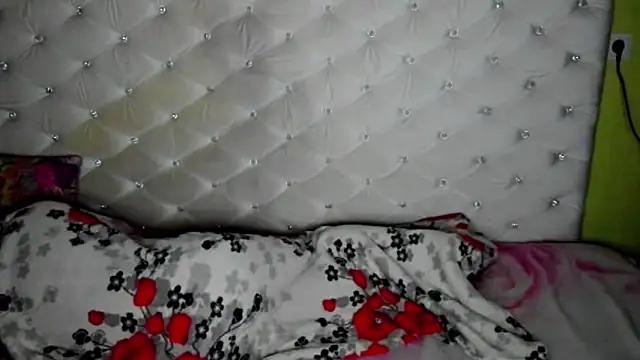 DoraMay live sex cam