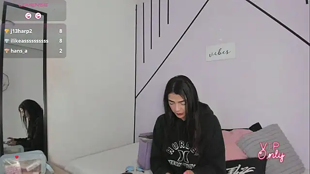 MiahCornell_'s cam snapshot