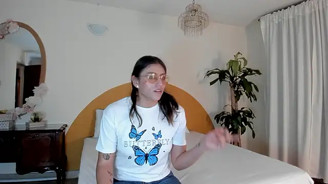 liaa_moretti_'s cam snapshot