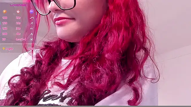 mae_lyra's cam snapshot