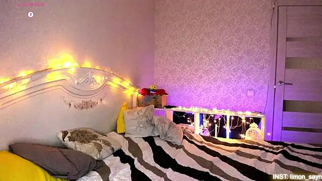 LillyMoure_ live sex cam