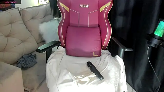 LauraColour live sex cam