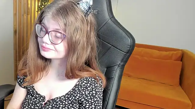 ChloeHalses live sex cam