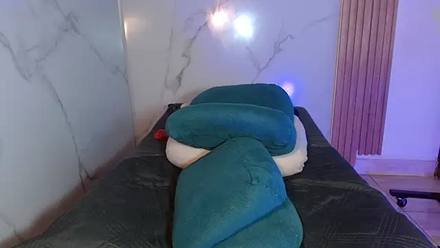 mollyguns's cam snapshot