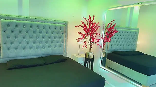 Juliieta_gray's cam snapshot