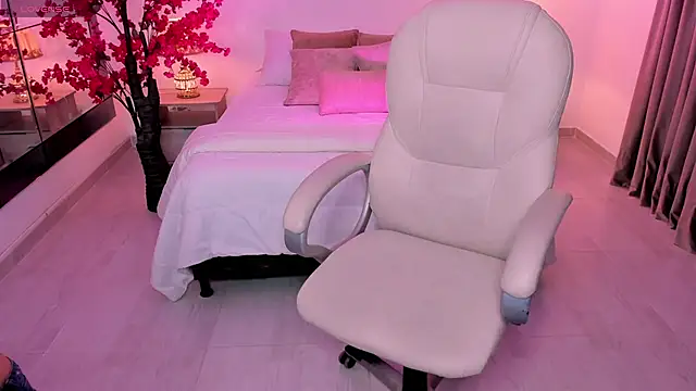 ellie_evans_'s cam snapshot