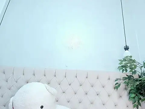 Victoria_Coleman's cam snapshot