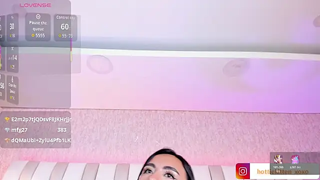 Viollet_xoxo's cam snapshot