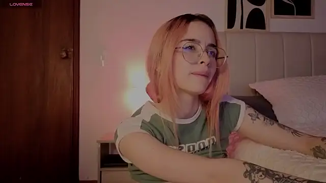 Roxxy_mora live sex cam