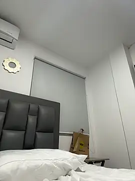 emely_sexx20's cam snapshot