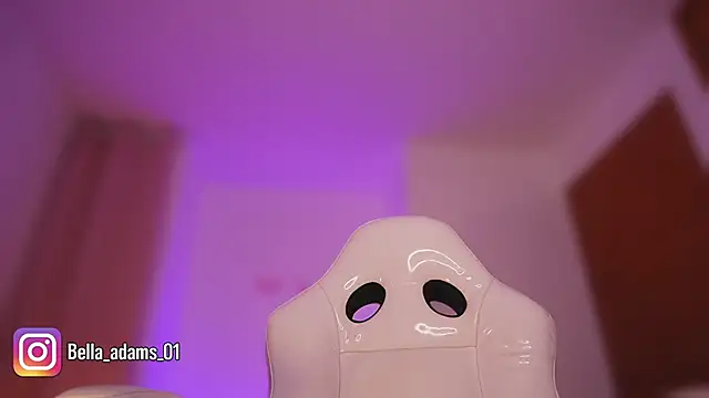 bella_adams_'s cam snapshot