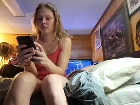 Ryan_and_Aurora's cam snapshot