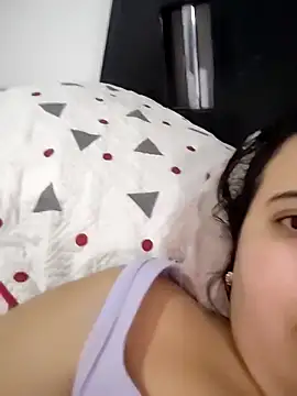 mialorents's cam snapshot