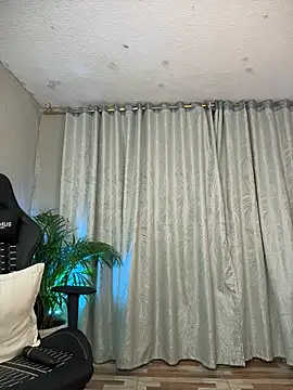 kim_zaratte's cam snapshot