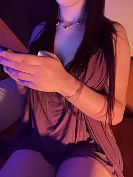 Lola-Bee's cam snapshot