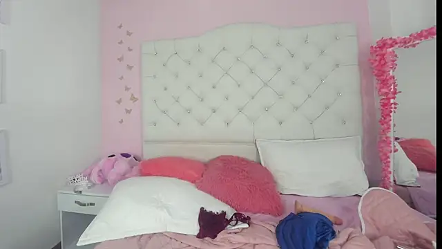 Clarita_Hill's cam snapshot