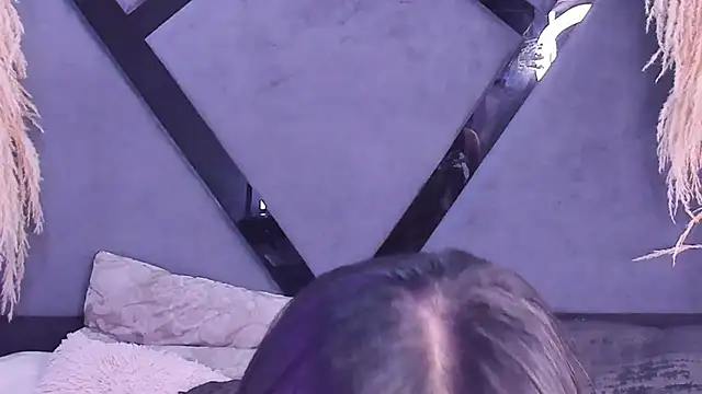 EmilyLennox's cam snapshot