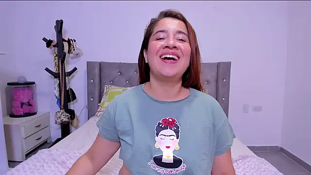 naive_natty10's cam snapshot