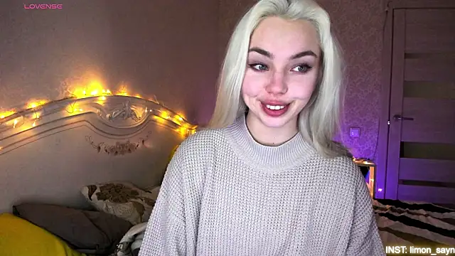 LillyMoure_ live sex cam