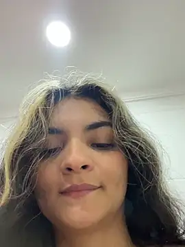 Cat2525 live sex cam