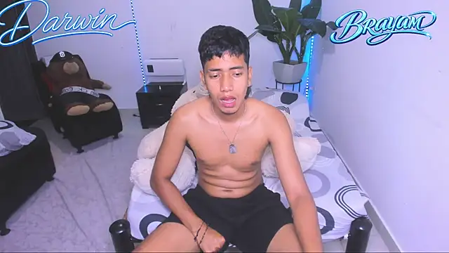 darwinandbrayann's cam snapshot