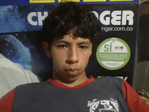 Carlos_Albert02's cam snapshot